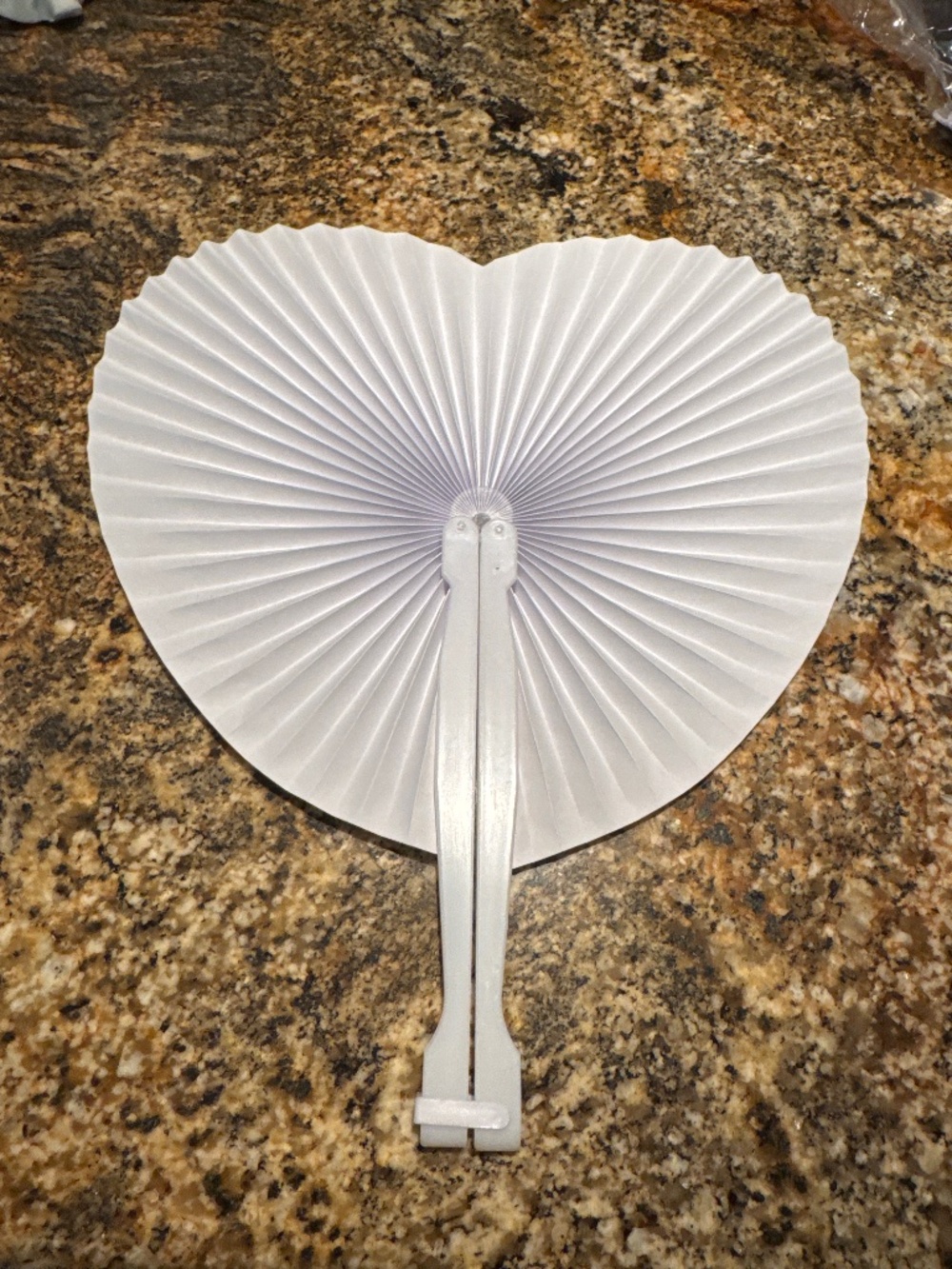 44-count Heart shaped paper wedding fans-white
